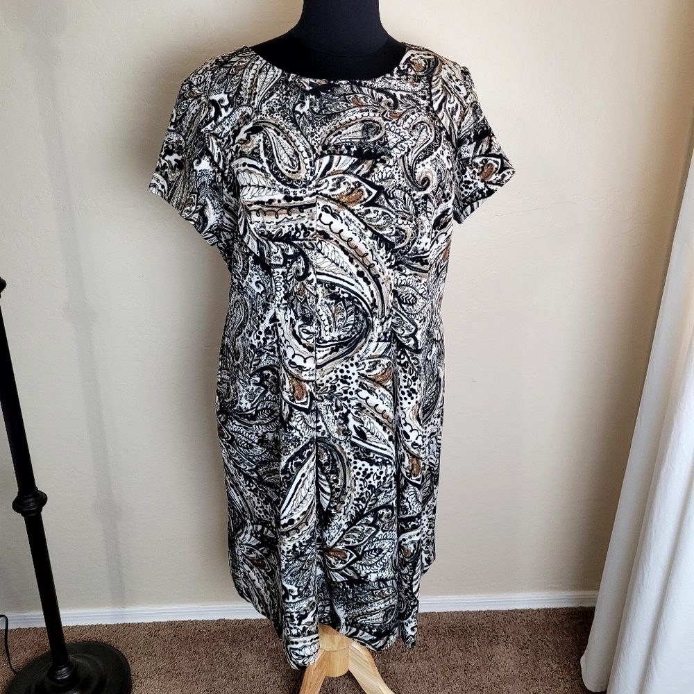 🌸 Shelby & Palmer Shift Dress